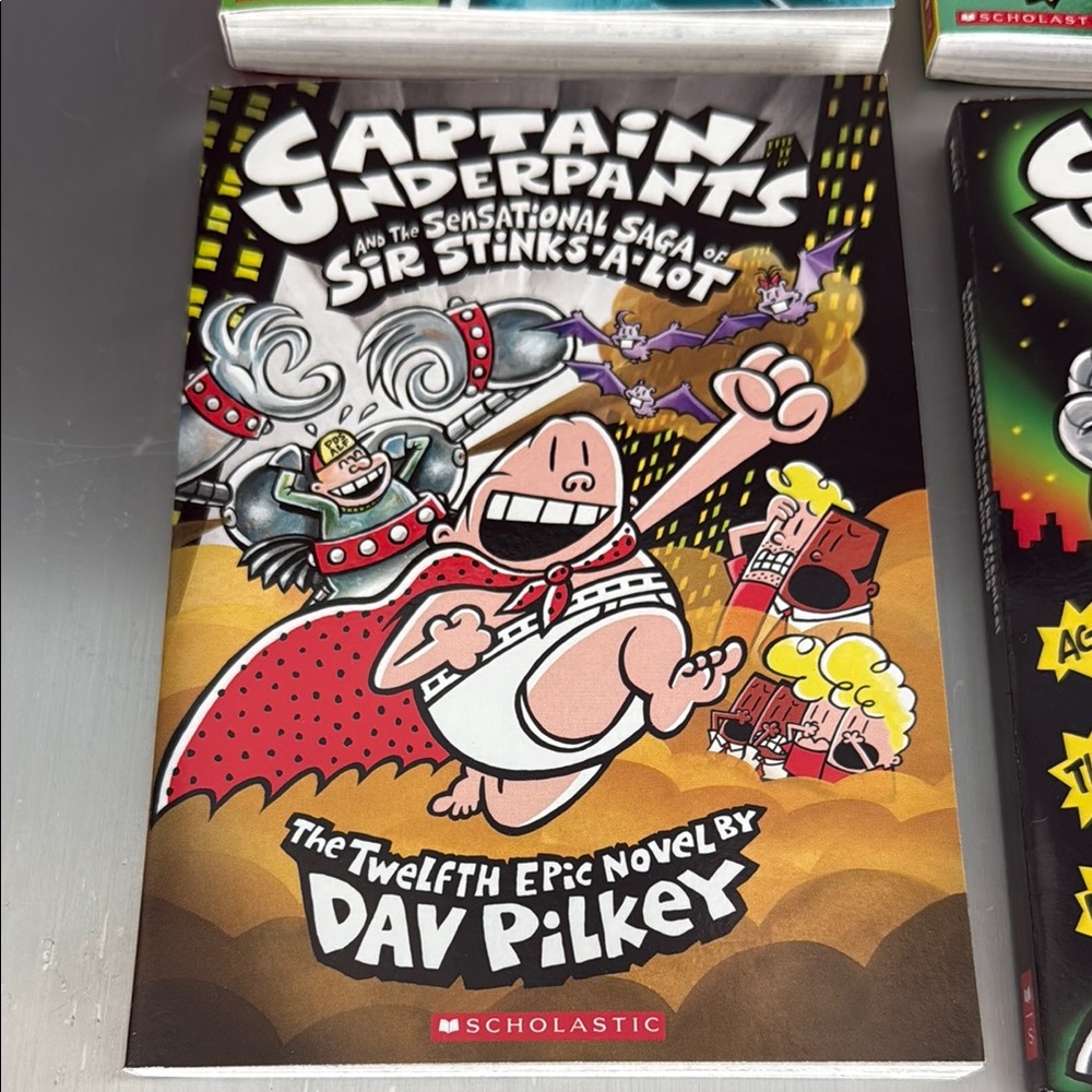 Scholastic captain underpants set book of four - Picture 3 of 10